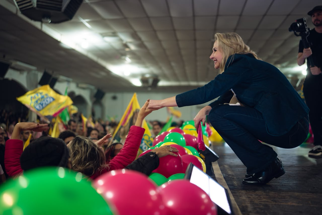 Anna Carolina e Rubens Angioletti lançam candidaturas em evento com cerca de 1.500 pessoas em Itajaí — foto 1
