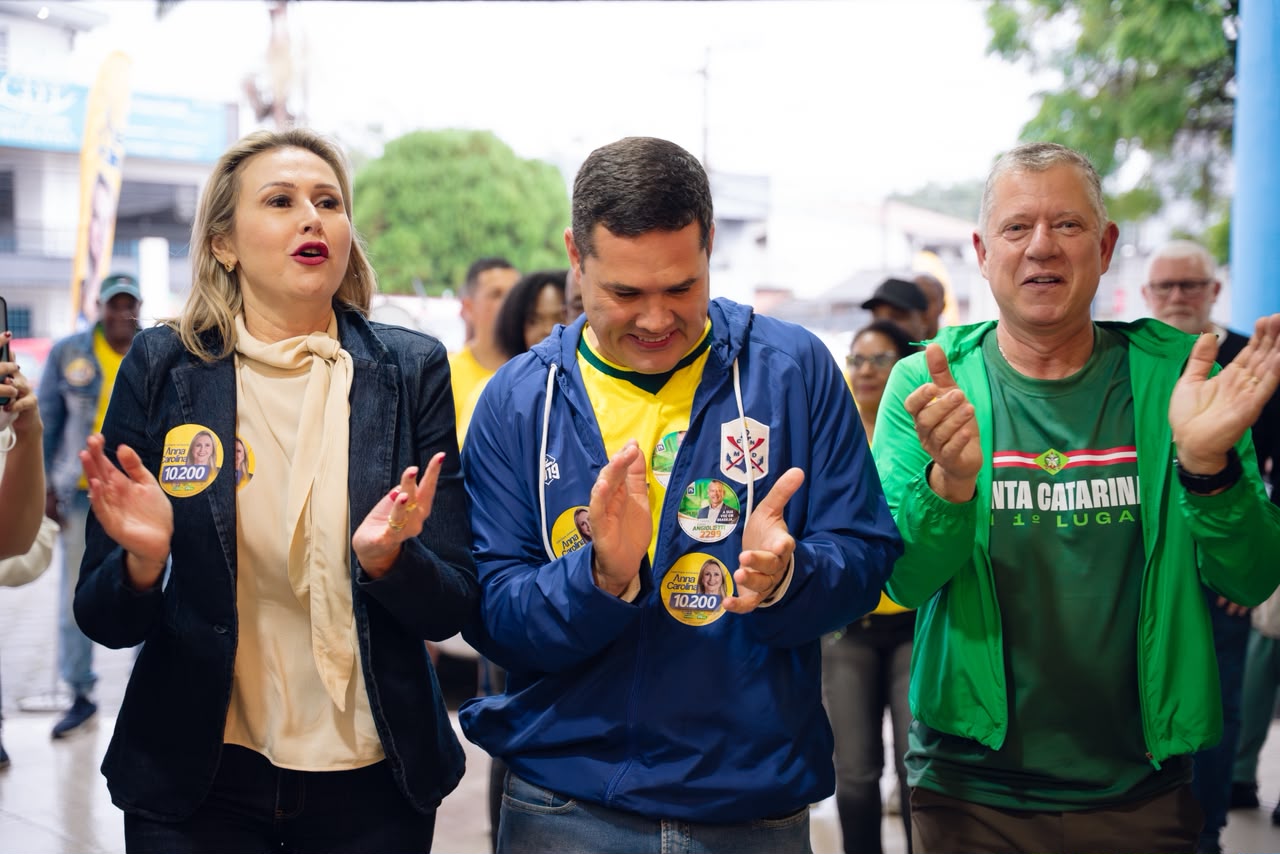 Anna Carolina e Rubens Angioletti lançam candidaturas em evento com cerca de 1.500 pessoas em Itajaí — foto 3
