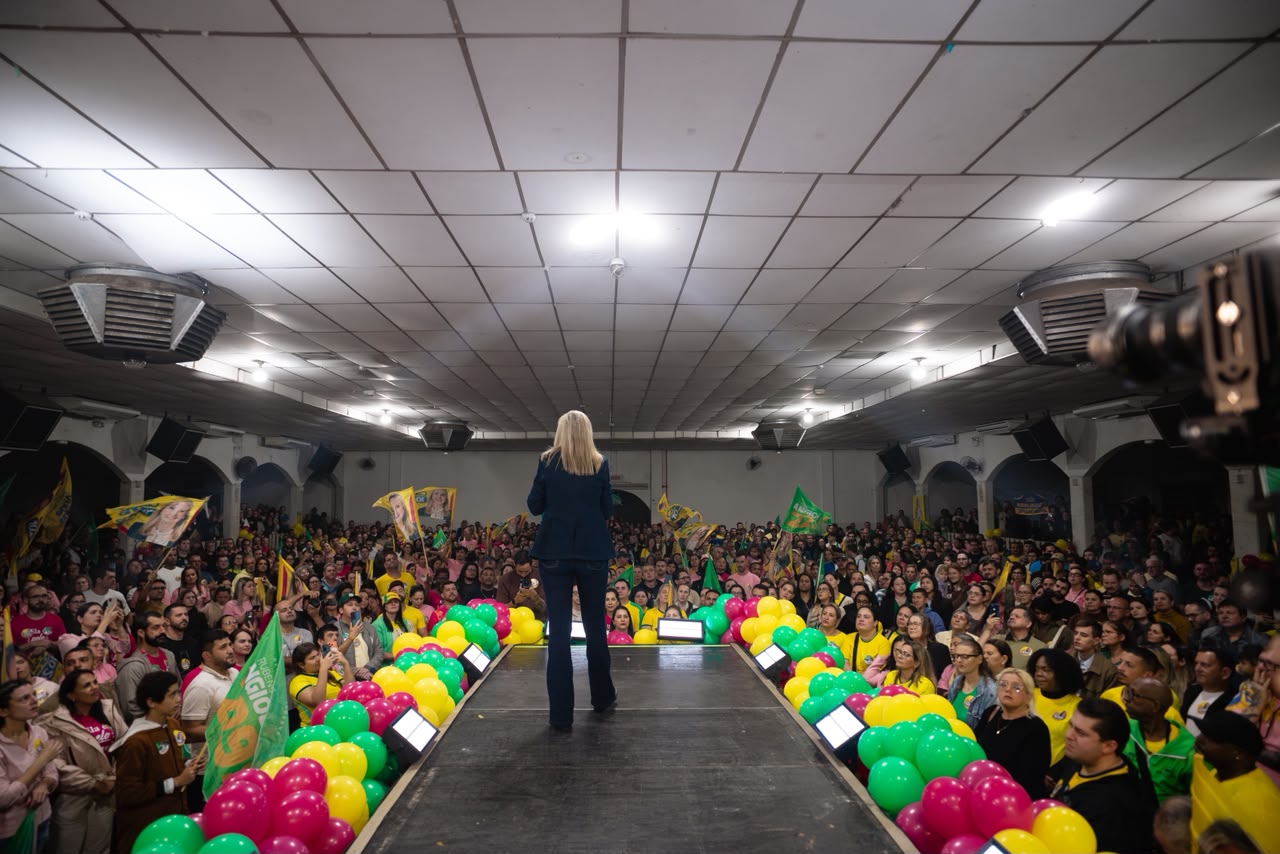 Anna Carolina e Rubens Angioletti lançam candidaturas em evento com cerca de 1.500 pessoas em Itajaí — foto 5